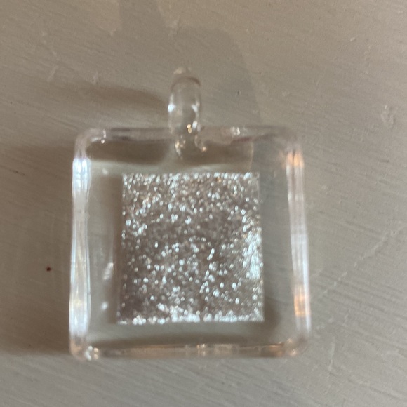 Glass necklace. - Picture 3 of 4